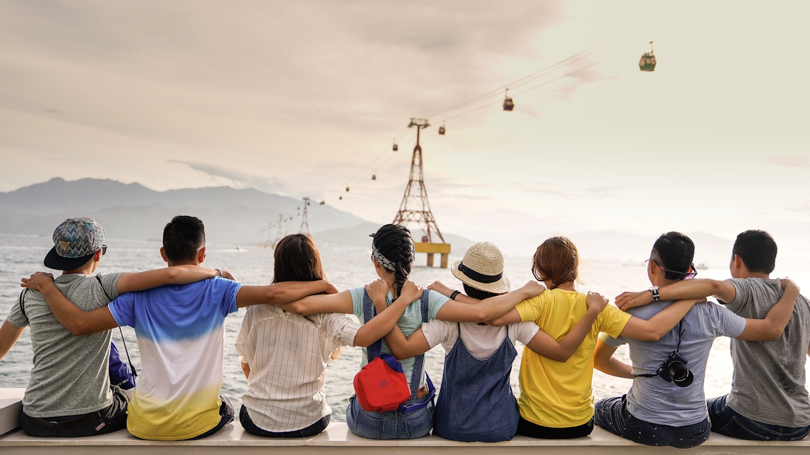 Close relationships and shared experiences support cognitive health